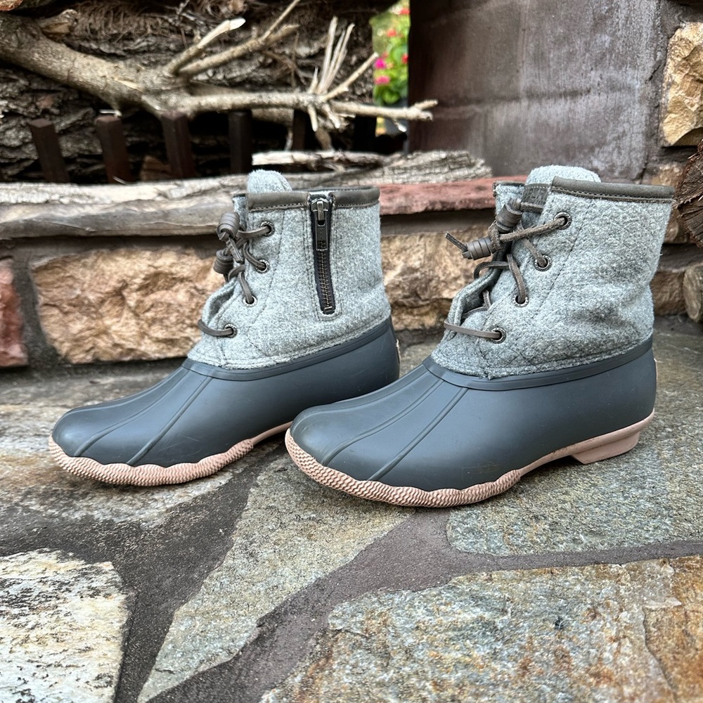 Sperry Duck Boots women’s 6